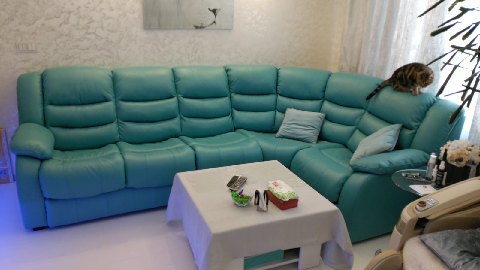 Перетяжка дивана на дому. Улица Милашенкова